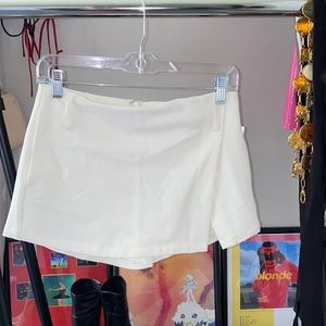 Steele mini white skirt/shorts with slit 🤍